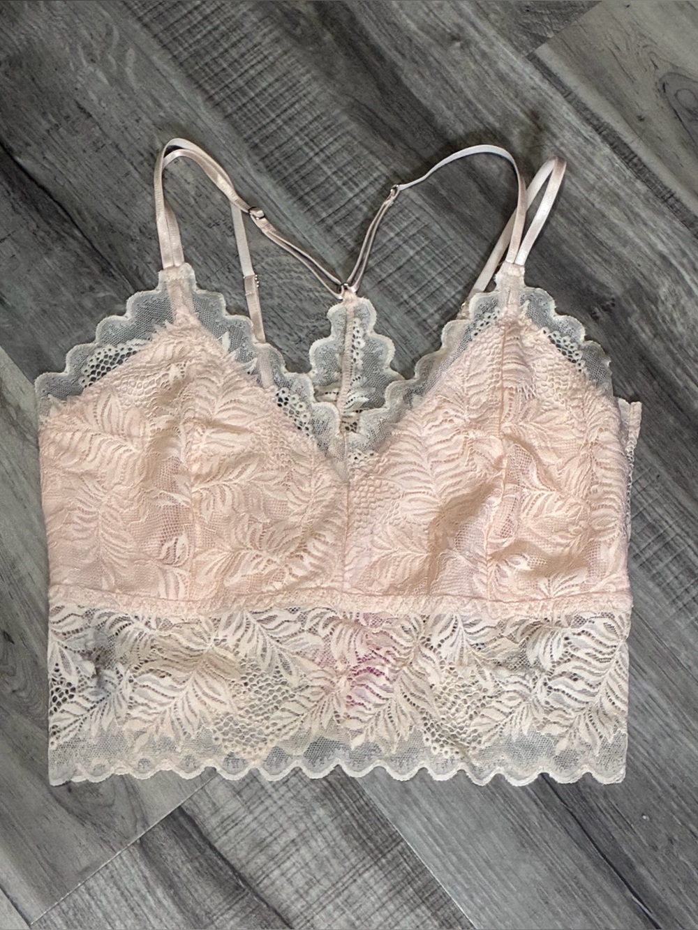 Avid Love peach lace bralette Size Small. NWT